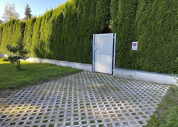 Luxusní V Praze Klánovicích Na Zahradě, 20 Minut Do Centra Prahy
